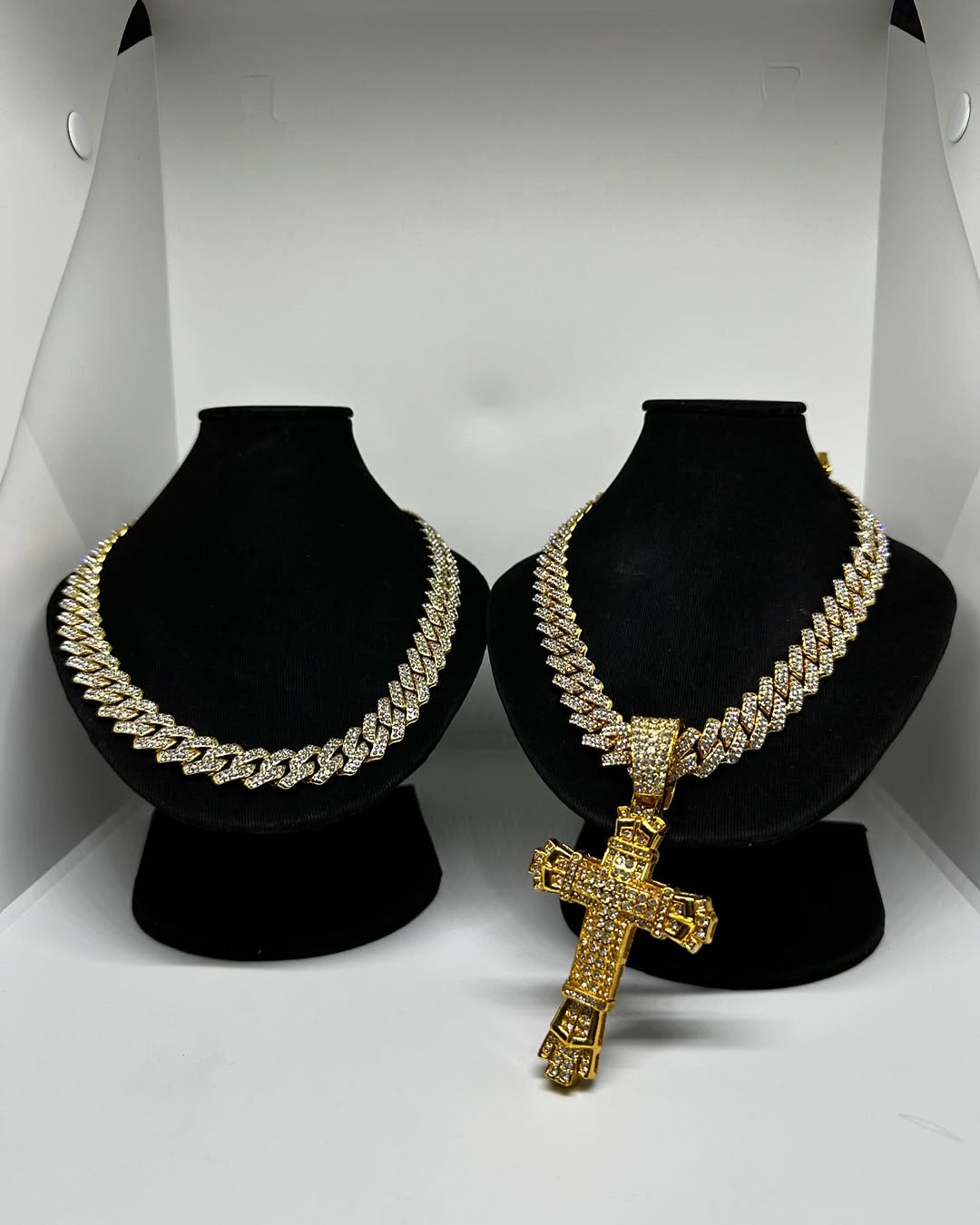 Cubana + Cruz Dorada